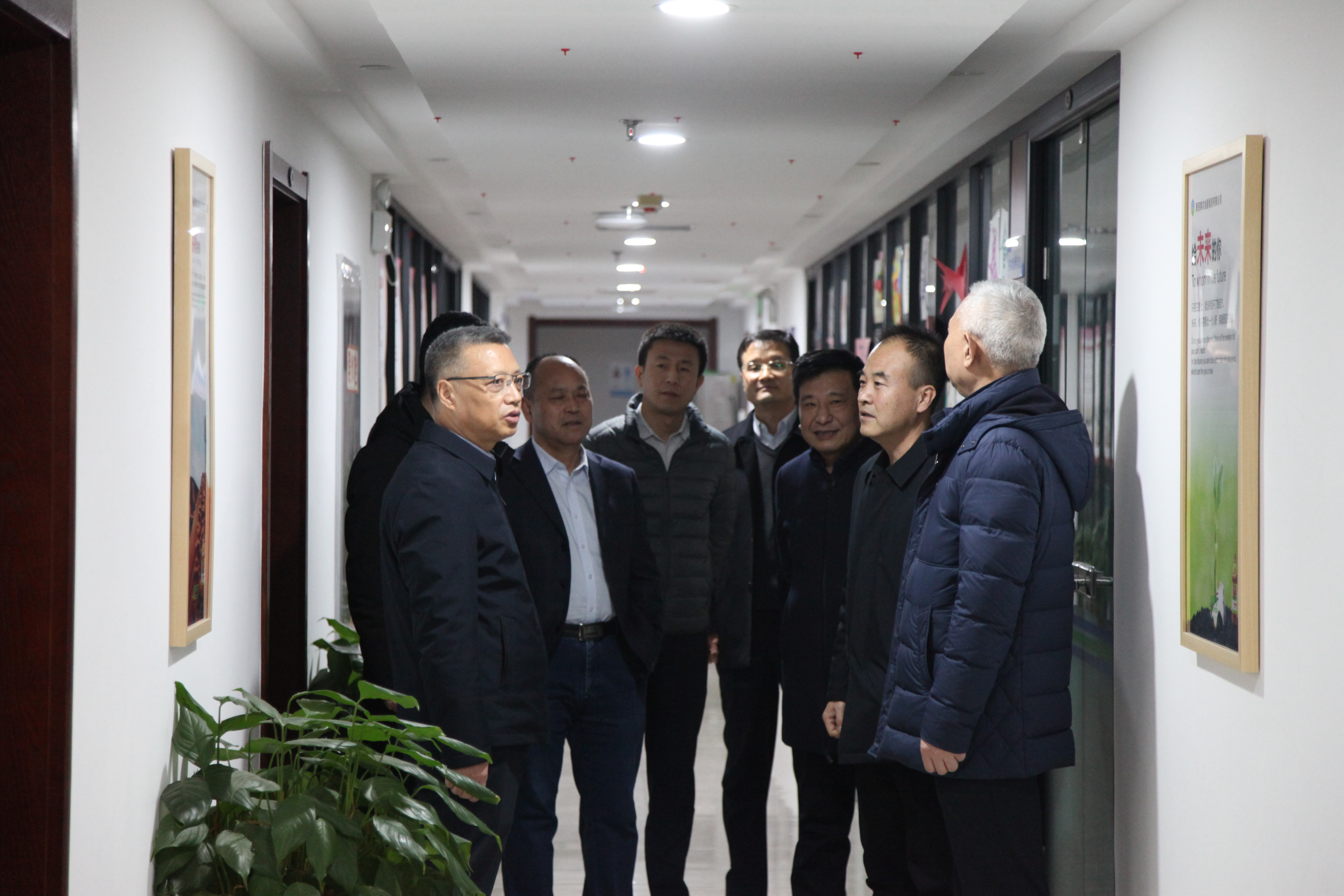 集團領導檢查駐大廈企業安全工作并看望慰問干部職工